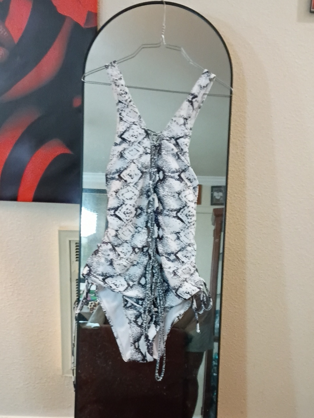 Girls Snake-Print One-Piece Swimsuit in Black & White